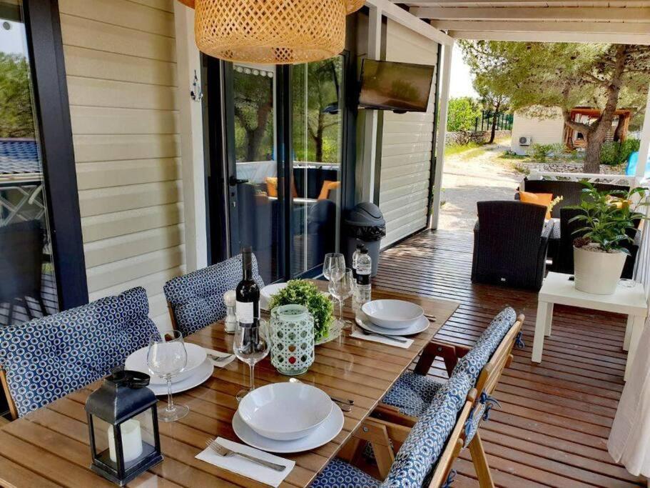Mobilheim Andrea Wunderschoene Ferienwohnung Direkt Am Meer Jezera Dış mekan fotoğraf