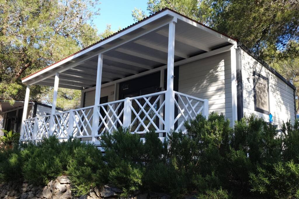 Mobilheim Andrea Wunderschoene Ferienwohnung Direkt Am Meer Jezera Dış mekan fotoğraf