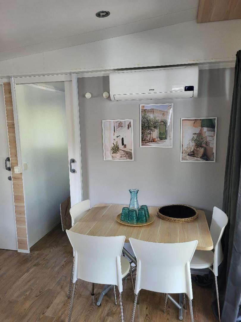 Mobilheim Andrea Wunderschoene Ferienwohnung Direkt Am Meer Jezera Dış mekan fotoğraf