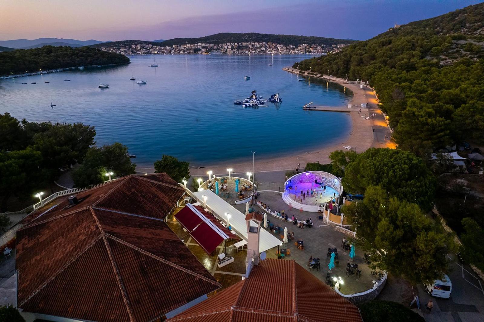 Mobilheim Andrea Wunderschoene Ferienwohnung Direkt Am Meer Jezera Dış mekan fotoğraf